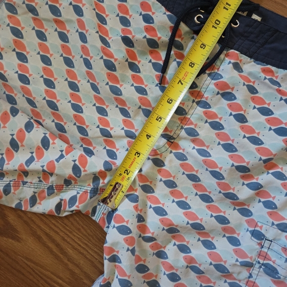 J. Crew Men's BroadShorts - Peach and Blue‎ Fish Print Size 32 - Picture 7 of 10